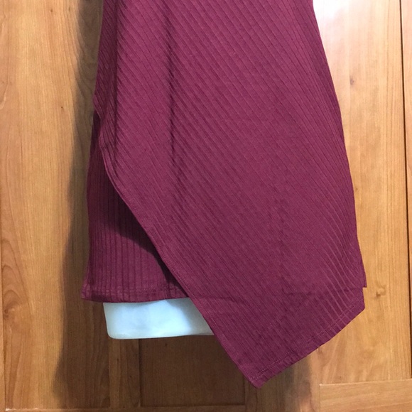 ❗️SALE❗️💋MAROON TURTLE NECK TOP💋 - Picture 2 of 3